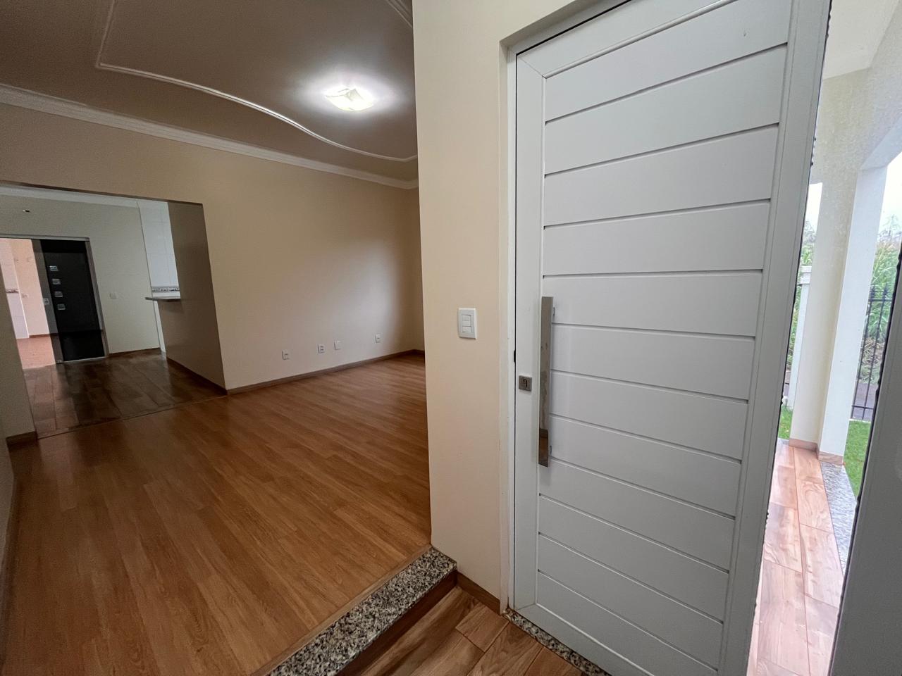 Casa de 191m2 com varanda, hall e sala de estar — foto 5