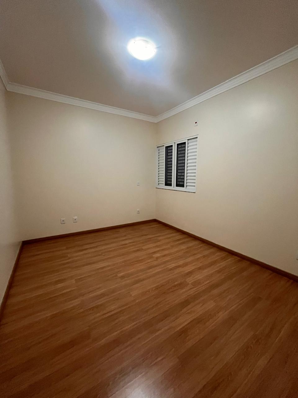 Casa de 191m2 com varanda, hall e sala de estar — foto 11