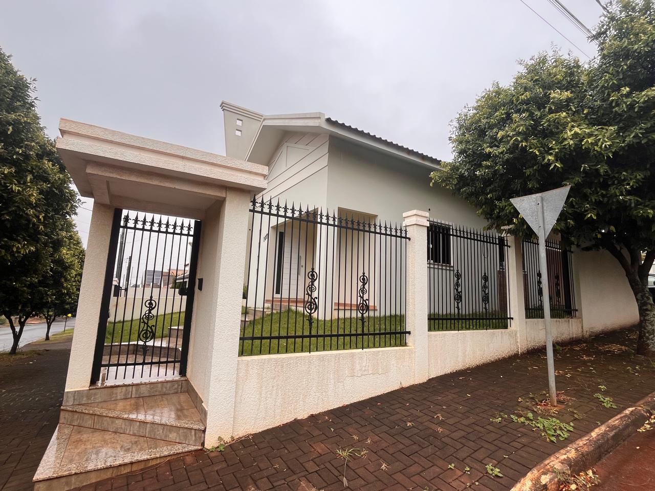 Casa de 191m2 com varanda, hall e sala de estar