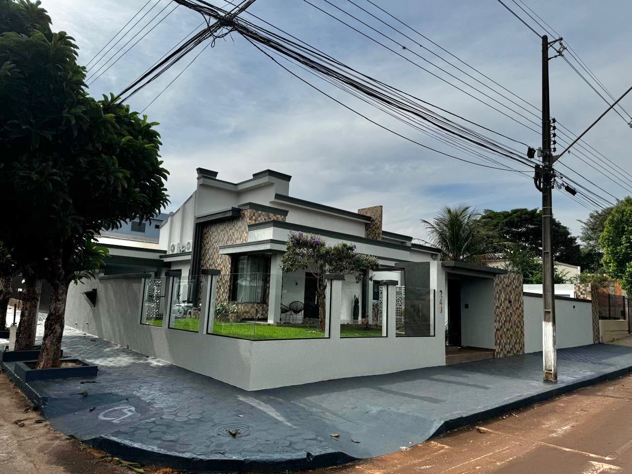 CASA DE ALTO PADRÃO NO CENTRO – EXCELENTE LOCALIZAÇÃO!