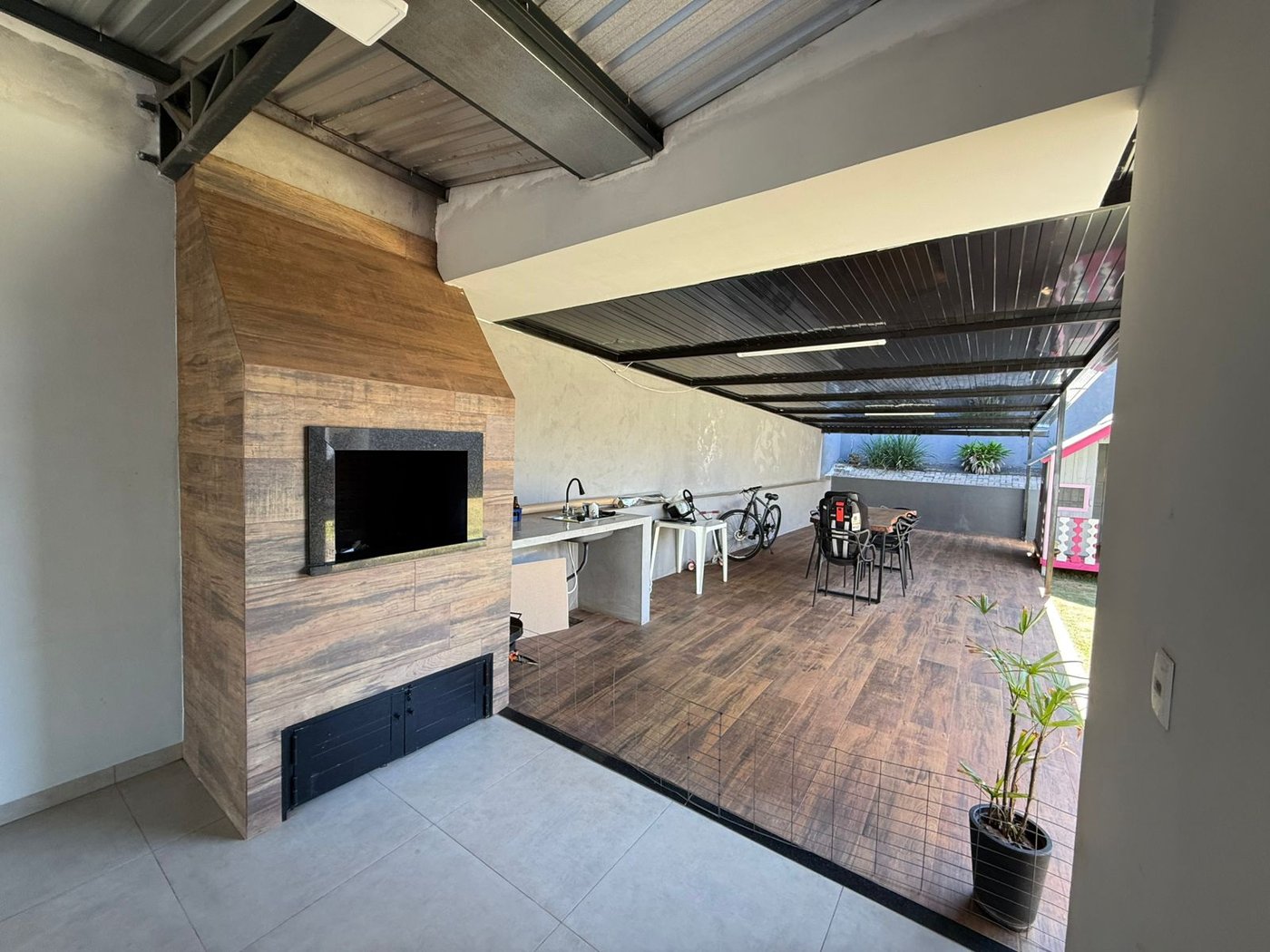 Casa com 1 suíte + 1 quarto, placa solar e grande sobra de terreno. — foto 11