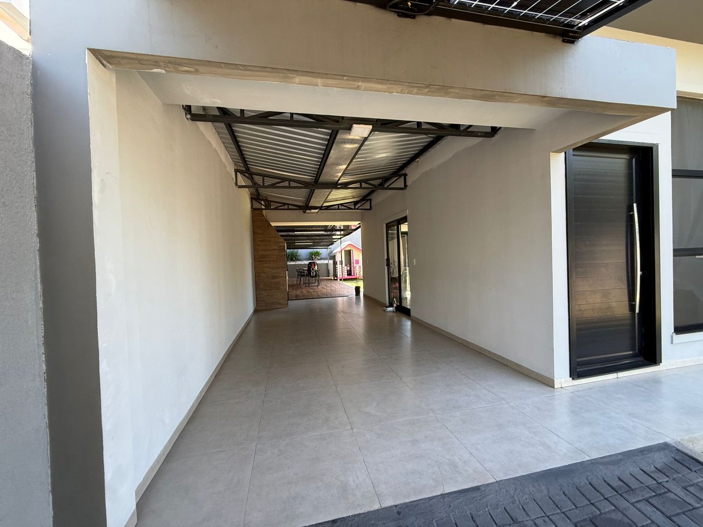 Casa com 1 suíte + 1 quarto, placa solar e grande sobra de terreno. — foto 9