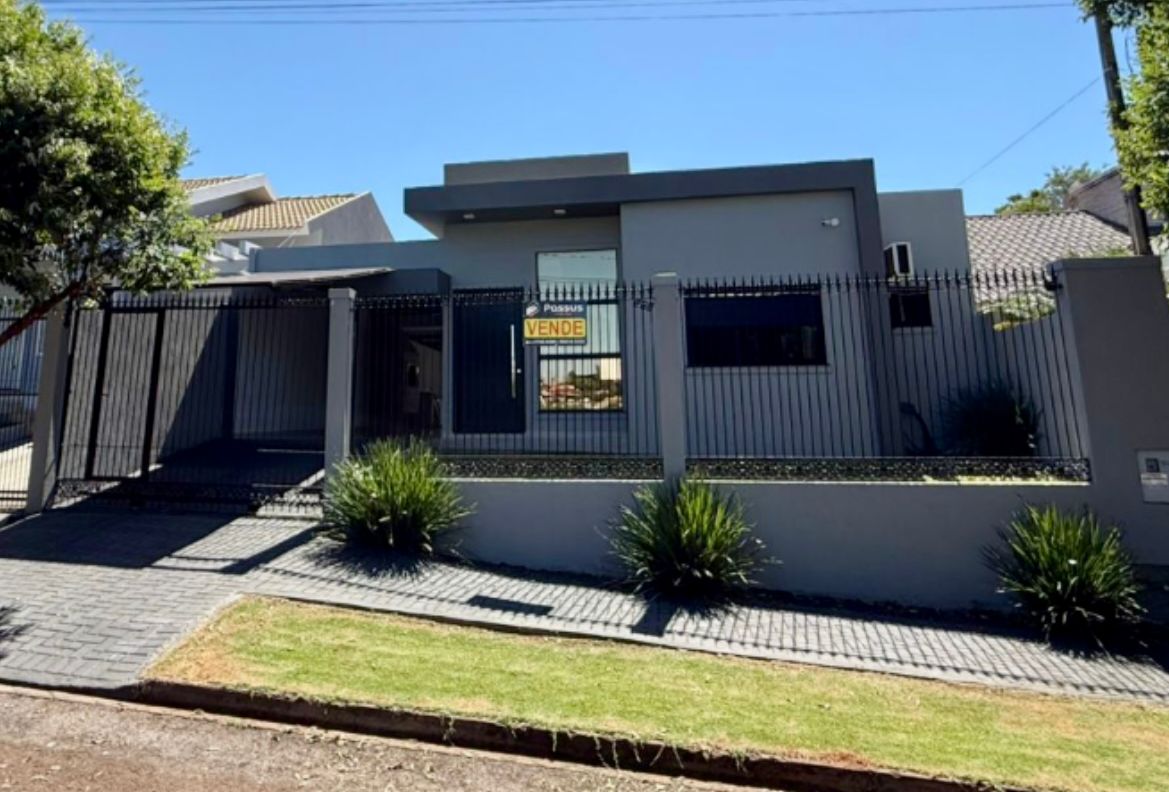Casa com 1 suíte + 1 quarto, placa solar e grande sobra de terreno.