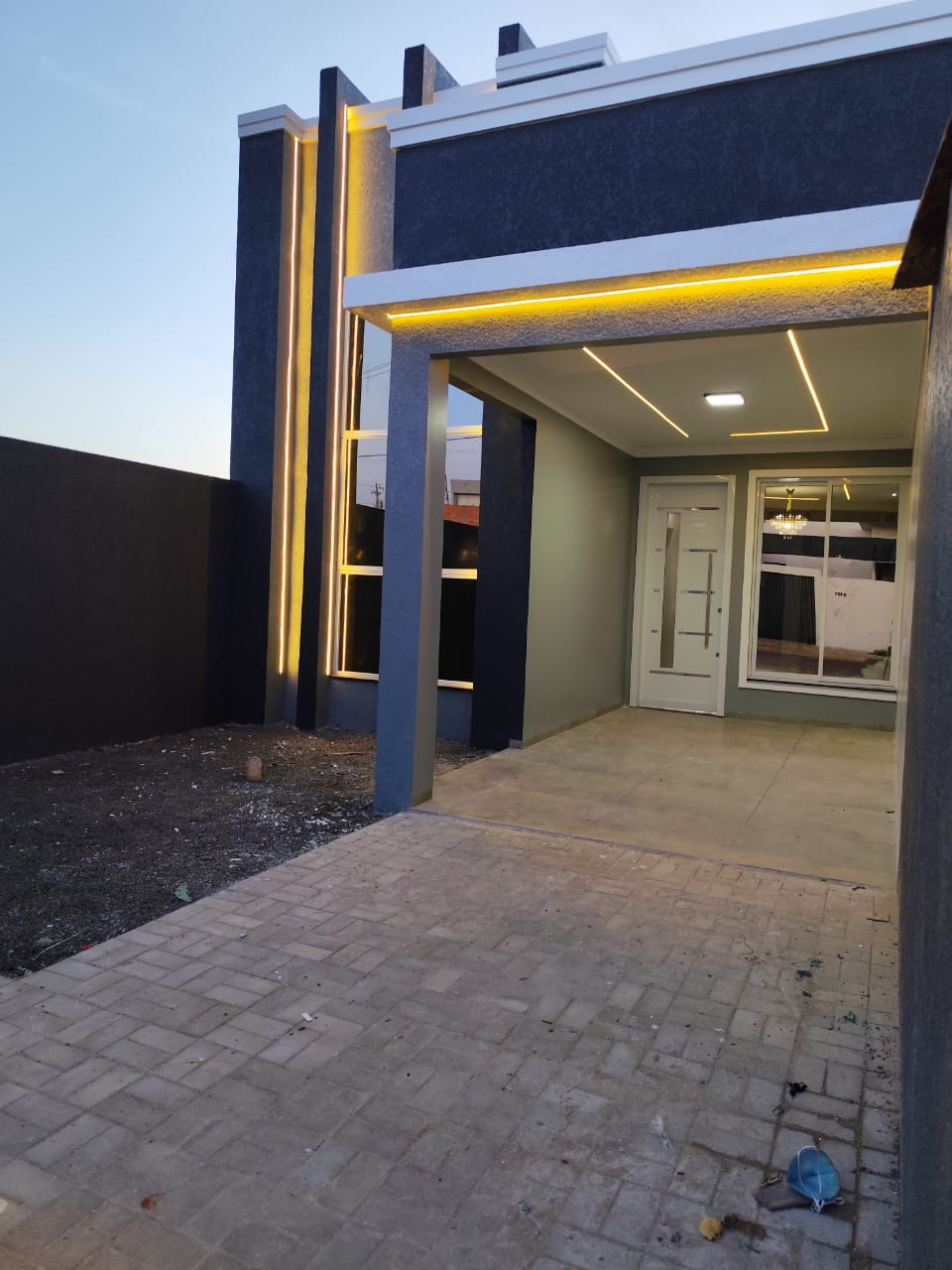 Sobrado com piscina e 1 suíte + 2 quartos