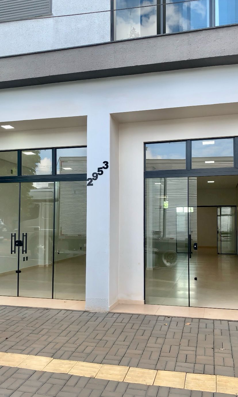 Sala comercial com 100m2 + depósito, em ótima localização