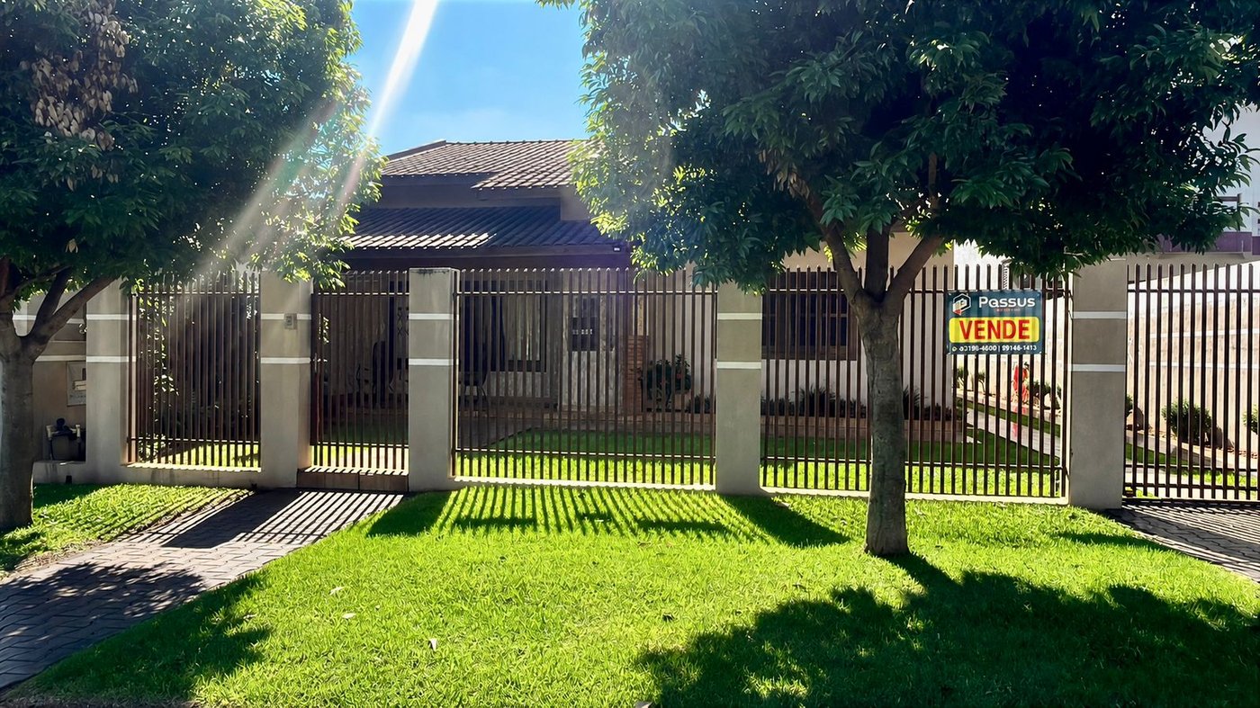 Casa com área de festa com gourmet e hidromassagem