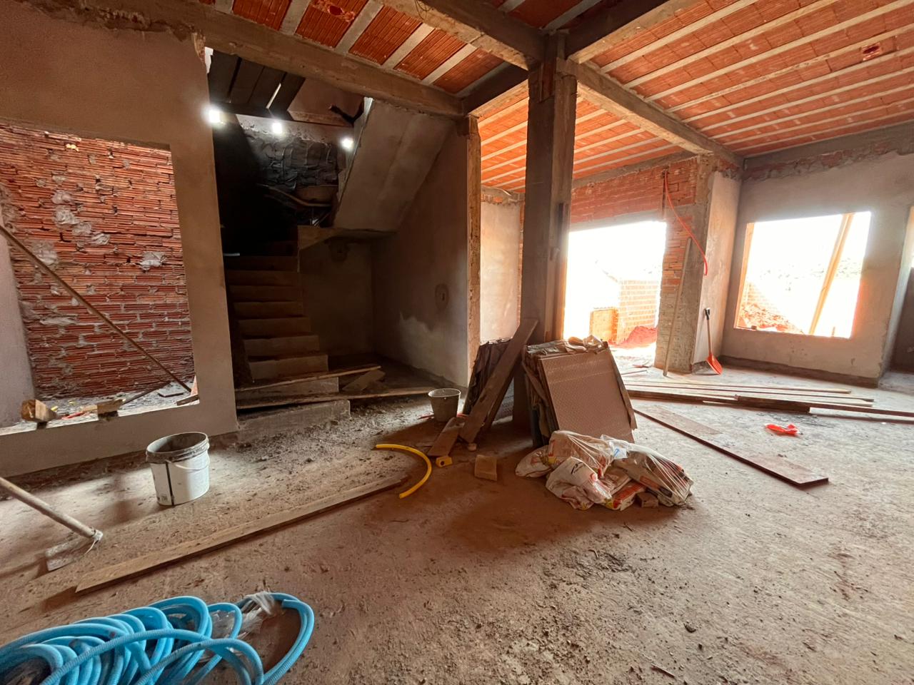 Sobrado com 170m2 com piscina e sobra de terreno — foto 8