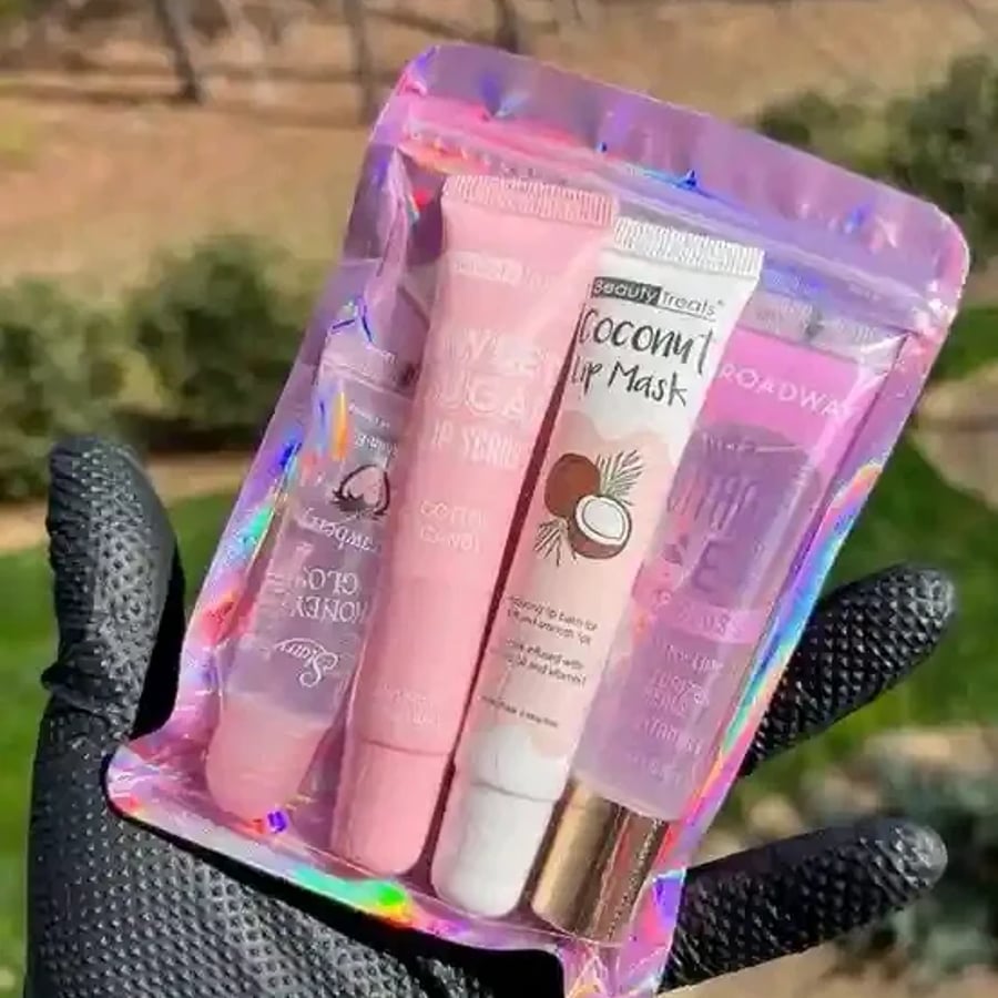 Long lasting lip gloss