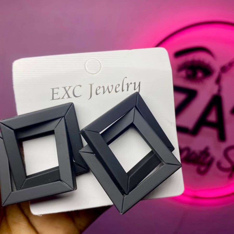 Statement earring