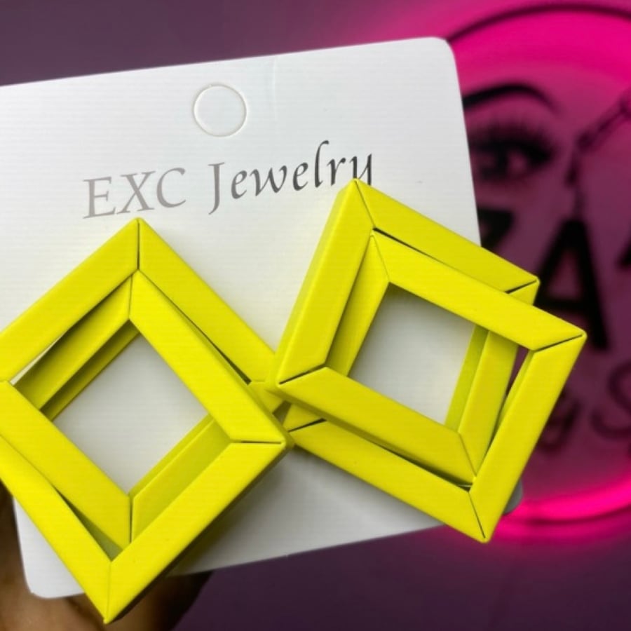 Statement earring