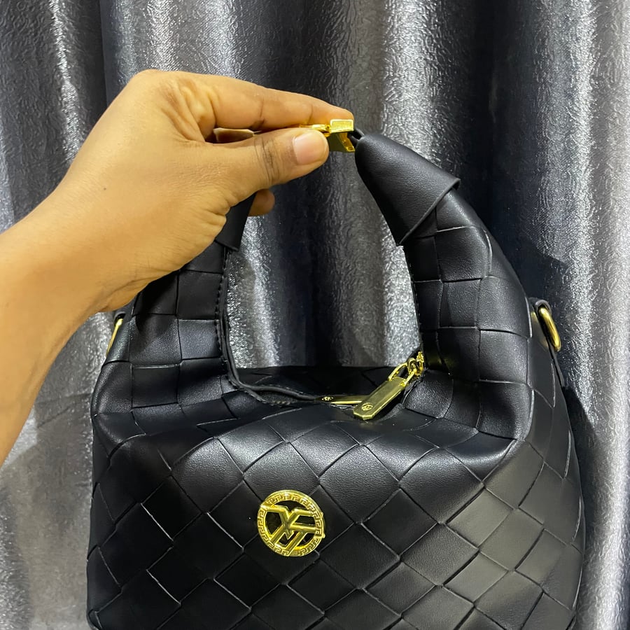 Woven shoulder bag