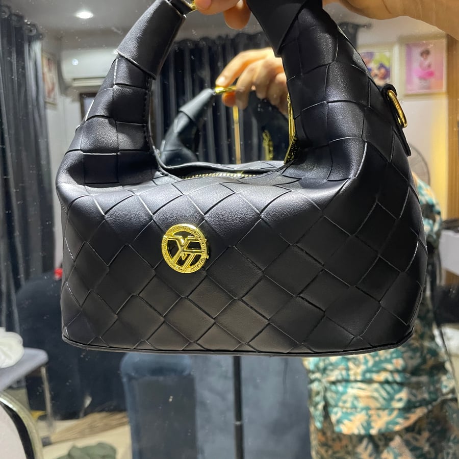 Woven shoulder bag
