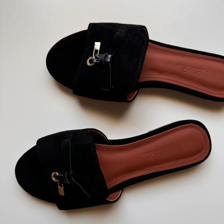Sleek flops