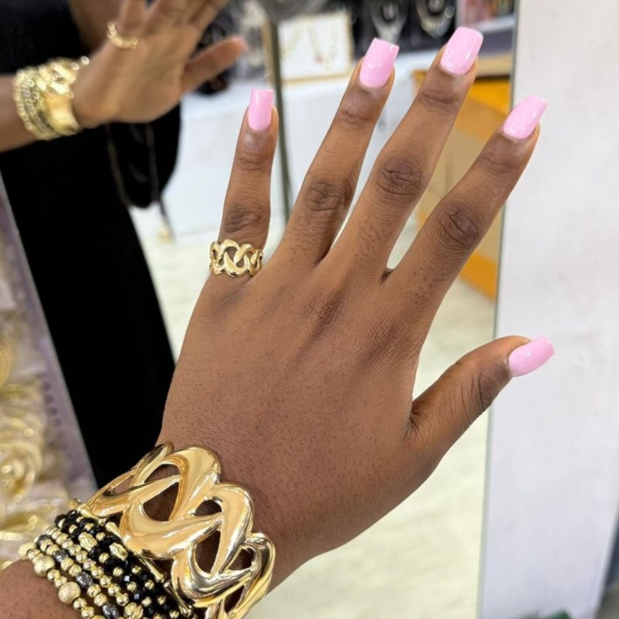 Wrist watches, male and female accessories, earrings, bracelets/bangles etc
