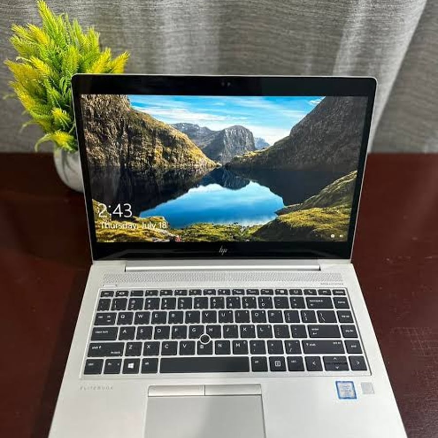 Phones Samsung galaxy fold 5 and laptops
