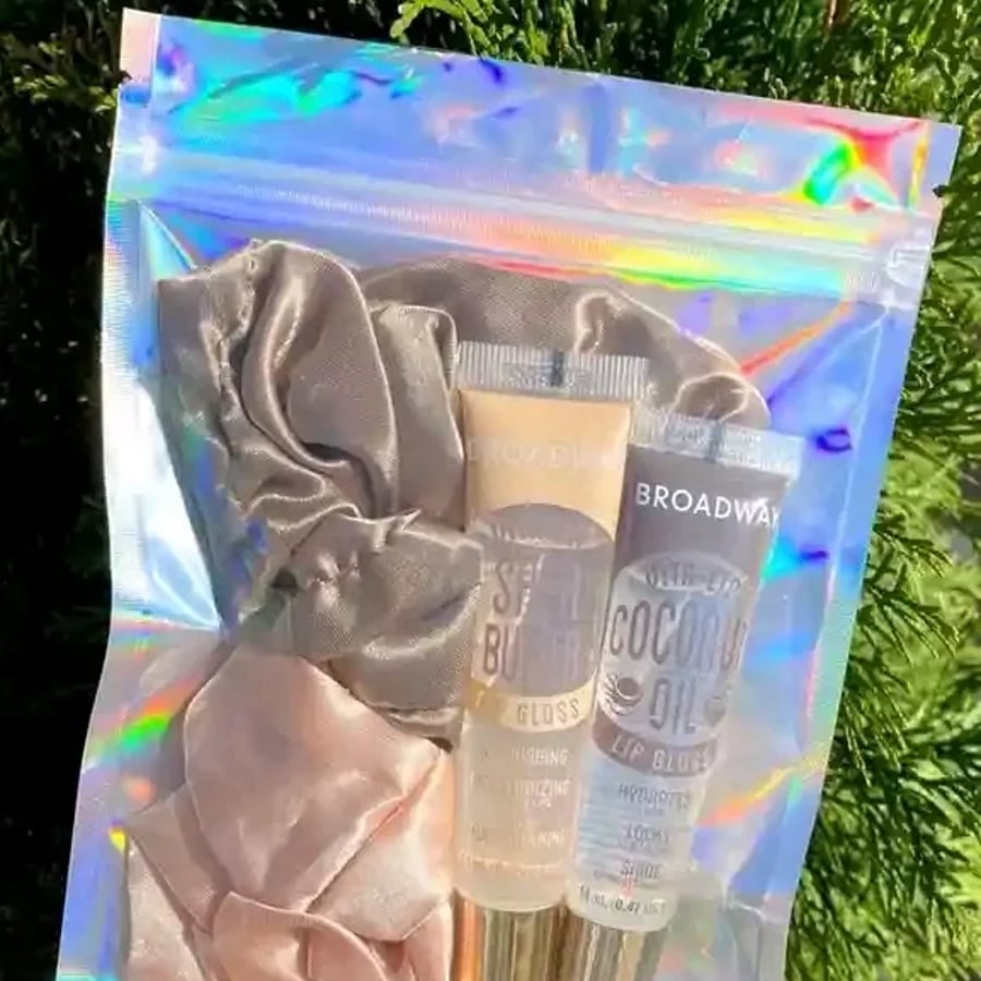Long lasting lip gloss