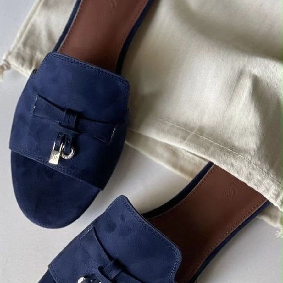 Sleek flops