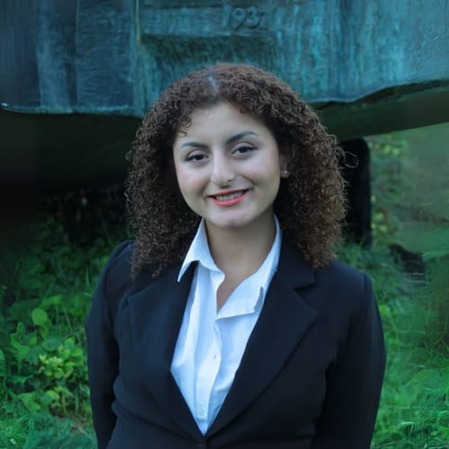 Ecem Nur Toplar