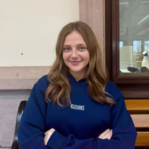 Bengü Selvi