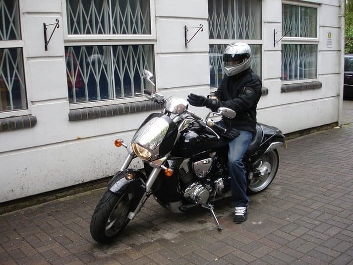 Suzuki M109R 5