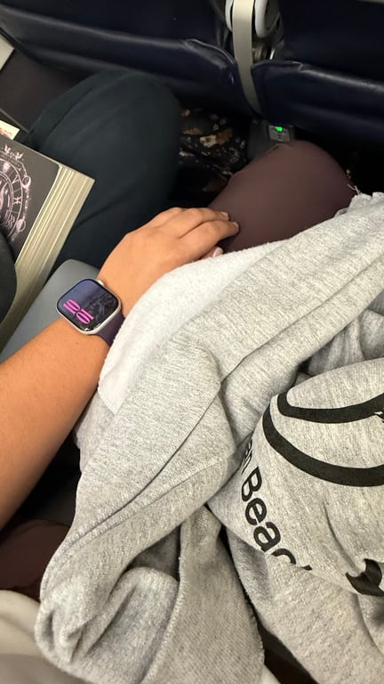 The middle seat gets both arm rests on a plane, right?