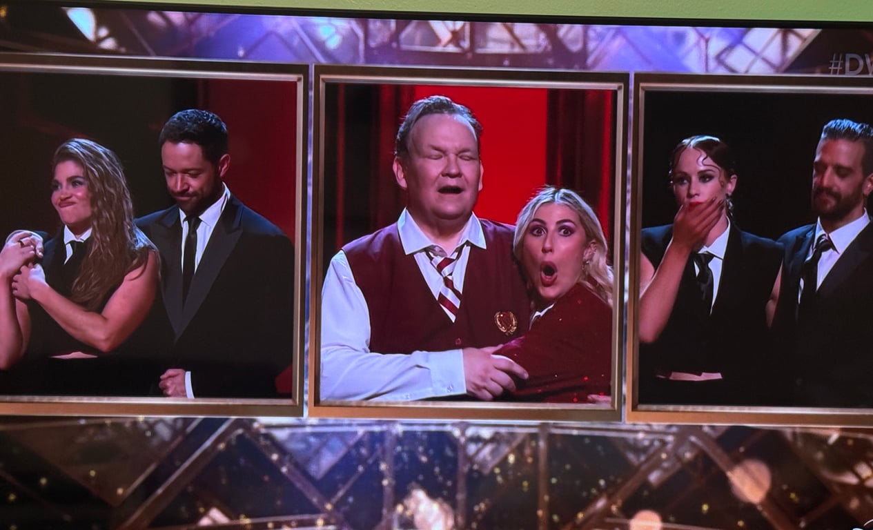 #DancingWithPollaroo: Why do you think Whitney has been in the final round of elims two weeks in a row but apparently it’s “not the bottom 3”?