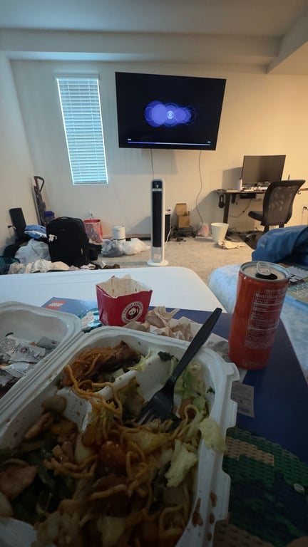 do u guys be eating in bed 