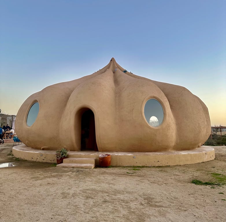 Would you go to a restaurant shaped as a garlic?