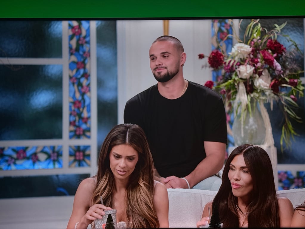 #SecretLifeOfPollaroo - Are Chase and Taylor being sus?