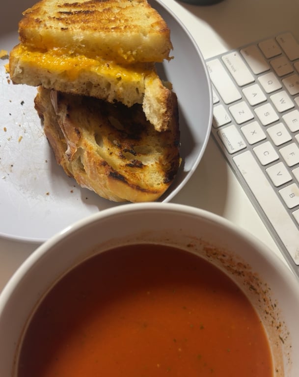 I’m gonna be honest… sometimes I think a grilled cheese and tomato soup is overrated. Don’t get me wrong, delicious! But is it really all that?
