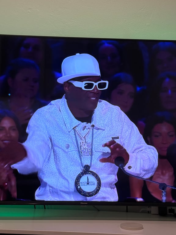 #DancingWithPollaroo: Is it fair to have a non-ballroom dancer as a guest judge scoring the celebrities?