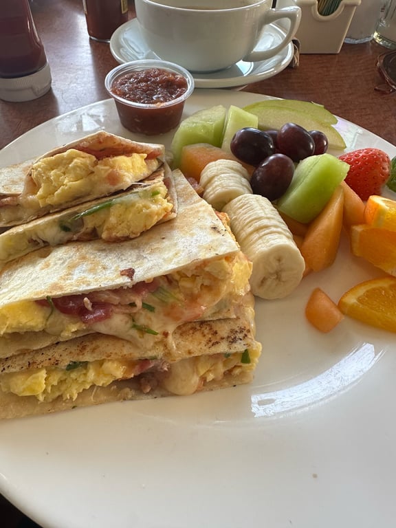 When it comes to breakfast, what are we ordering? (I need savory, sweet and must have a latte) 