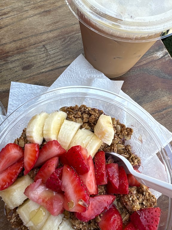 Does anyone still order açaí bowls??