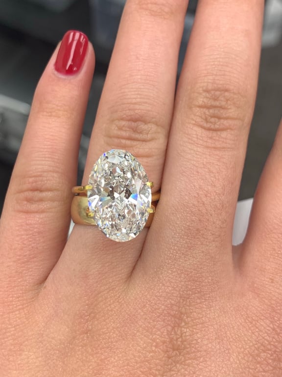 If you saw this ring would you automatically assume it was a lab-grown diamond, not a natural diamond? 