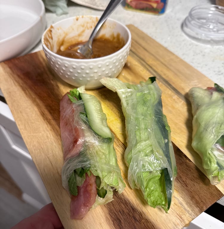 This picture doesn’t do it justice. 😭 Last night I made the best spring rolls and peanut sauce I’ve ever made. That said ‒ my friend never likes spring rolls (dissapointing). What do you think?
