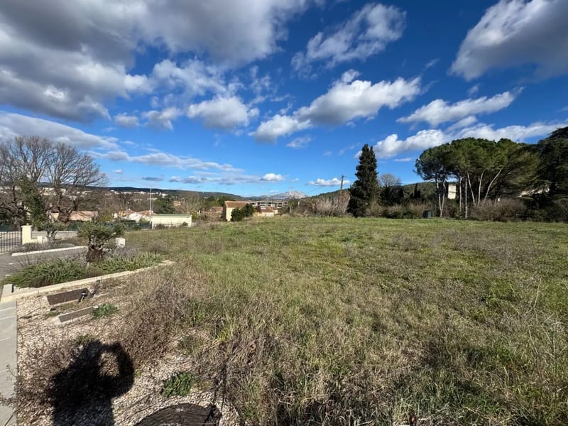 Terrain constructible viabilisé à vendre — photo 3