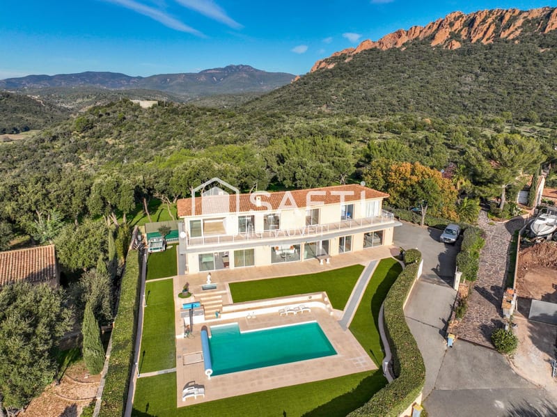 Maison à vendre à Saint-Raphaël de 250m² — photo 1