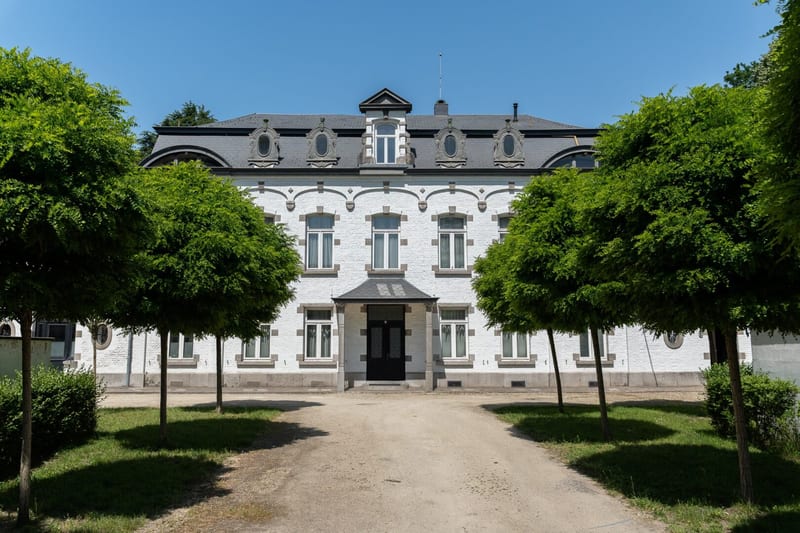 Mons - Château de caractère avec dépendances — photo 19