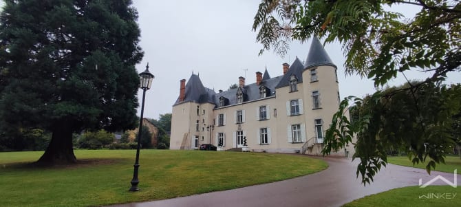 Château historique sur les bords de la Mayenne - photo 1