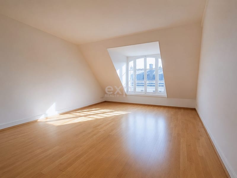 Au cœur des grands boulevards, appartement en étage élevé baigné de lumière avec vue dégagée. - photo 1