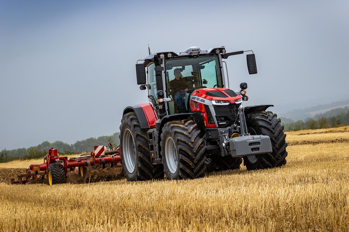 Row crop tractor Massey Ferguson MF 7S.215