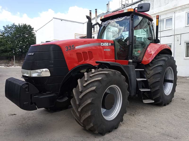Трактор Case IH Magnum 335