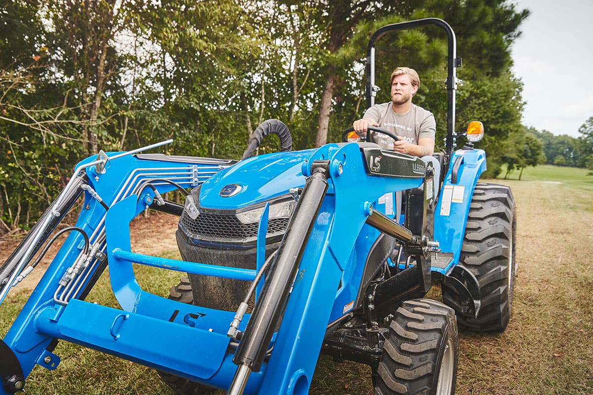 Компактний трактор LS Tractor MT232E