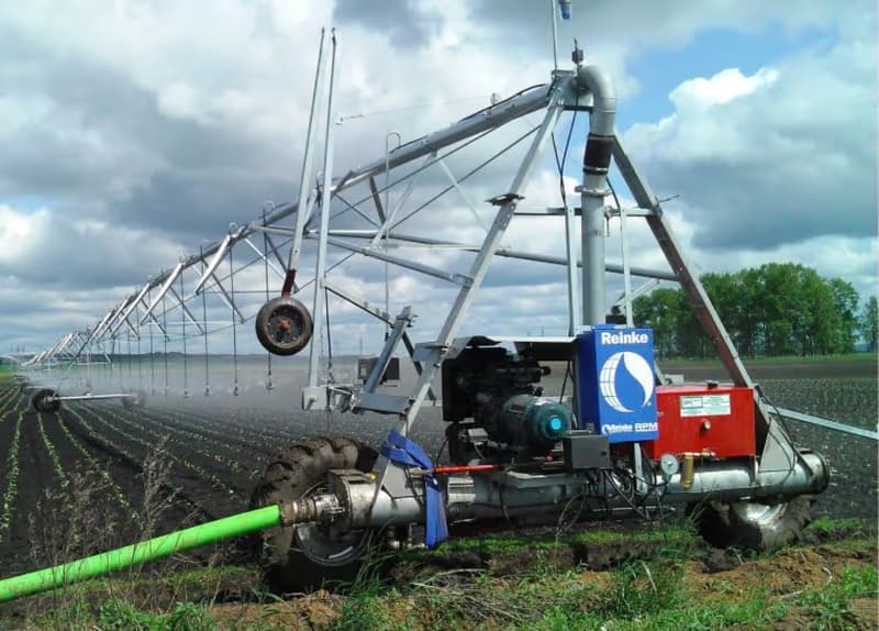 Linear move irrigator Reinke Maxigator