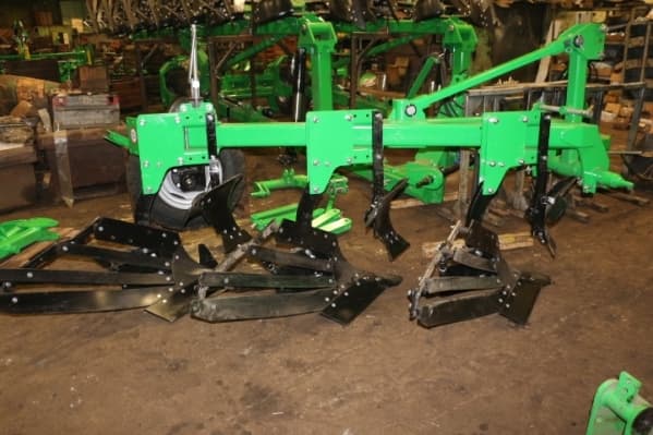Plow Veles-Agro PNVB 3-40 with skimmer