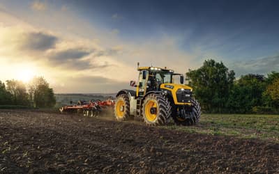 Row crop tractor JCB Fastrac 6300