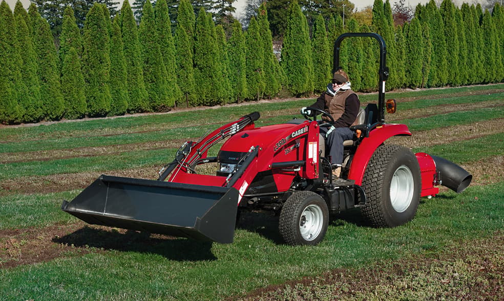 Компактний трактор Case IH Farmall Compact 35C