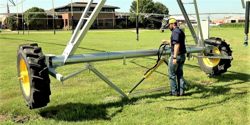 Center pivot T-L Irrigation Quick Tow