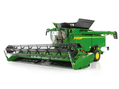 Combine harvester John Deere S7 900