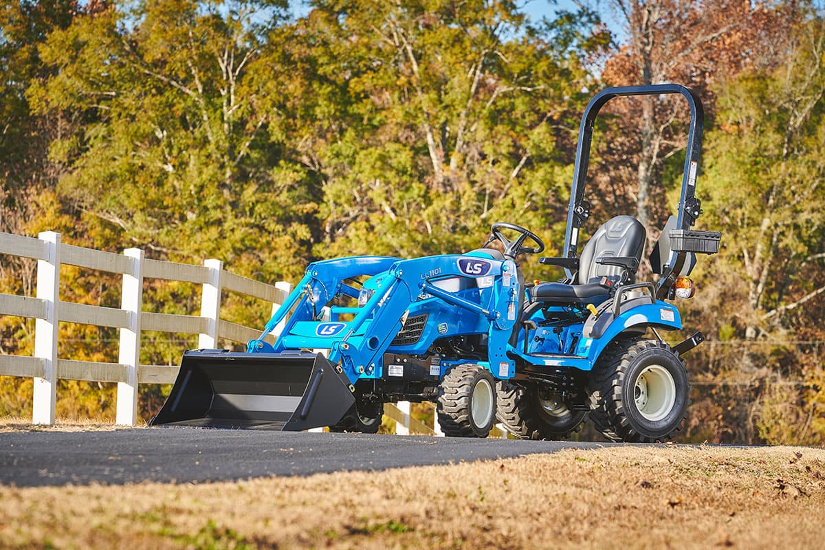 Компактний трактор LS Tractor MT125